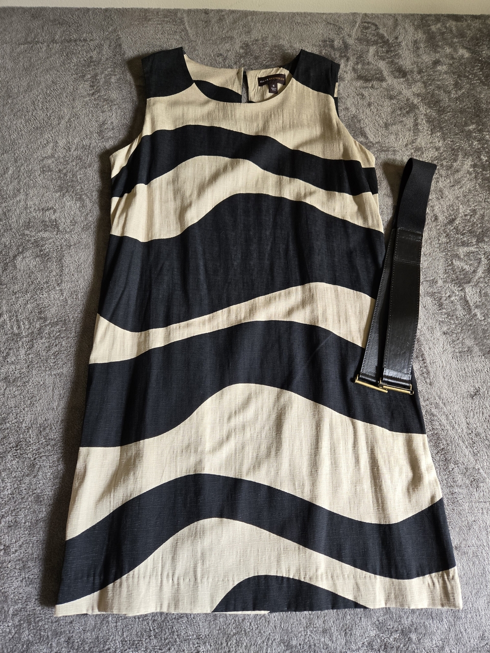 Dana Buchman Black and Cream Wave-Print Sleeveless Shift Dress